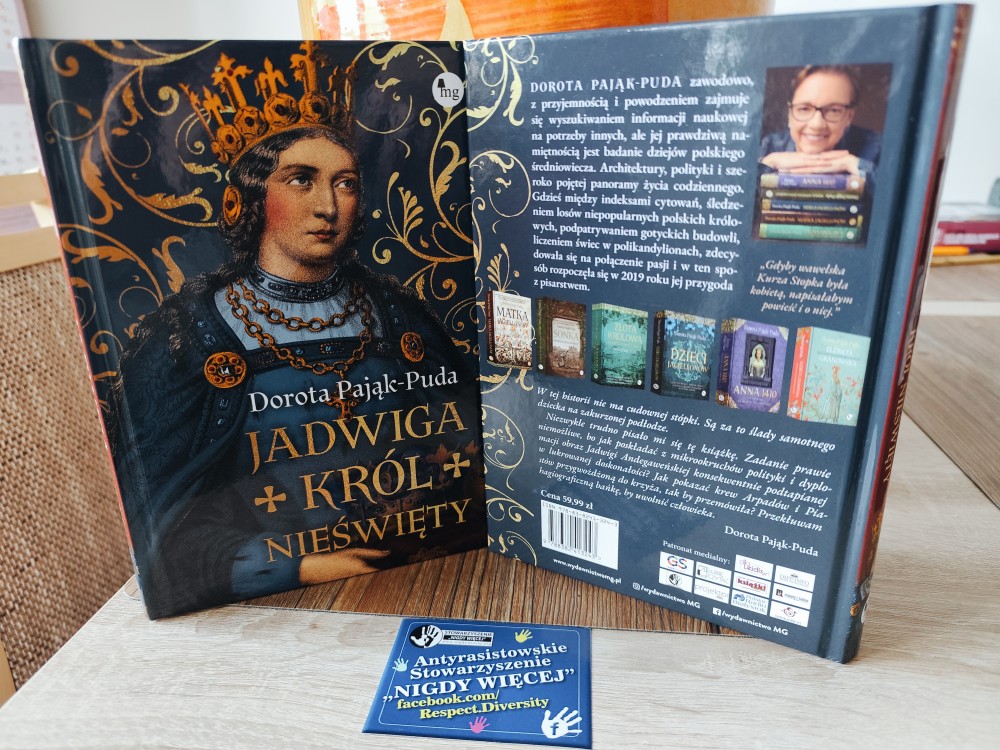 PATRONAT STOWARZYSZENIA „NIGDY WIĘCEJ”: DOROTA PAJĄK-PUDA „JADWIGA. KRÓL NIEŚWIĘTY”